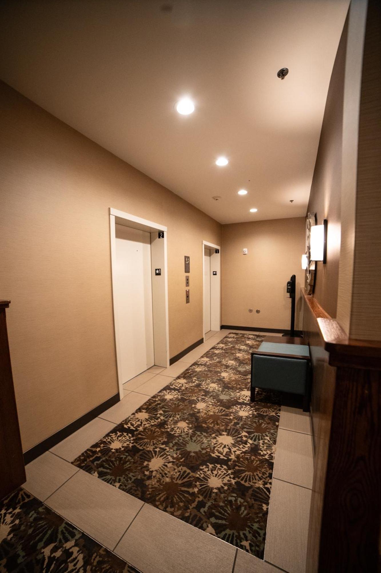 Comfort Suites University Brookings Εξωτερικό φωτογραφία