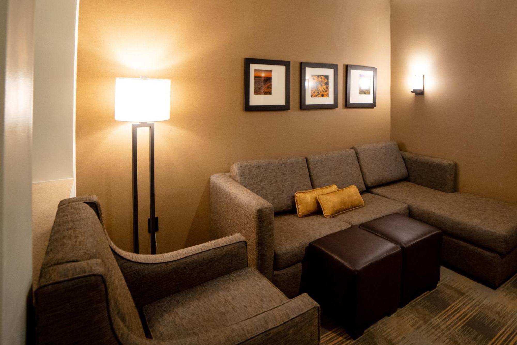 Comfort Suites University Brookings Εξωτερικό φωτογραφία