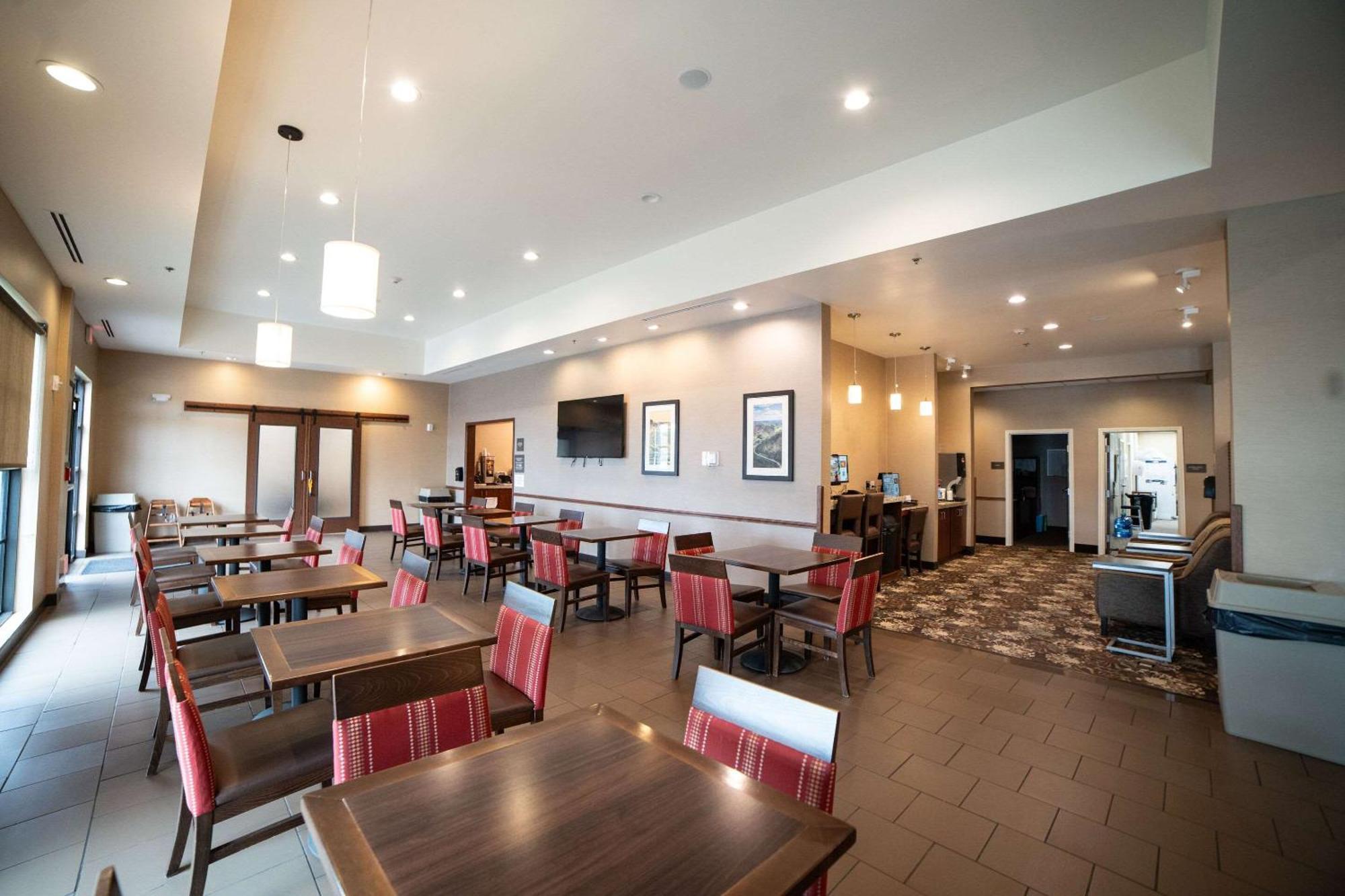 Comfort Suites University Brookings Εξωτερικό φωτογραφία