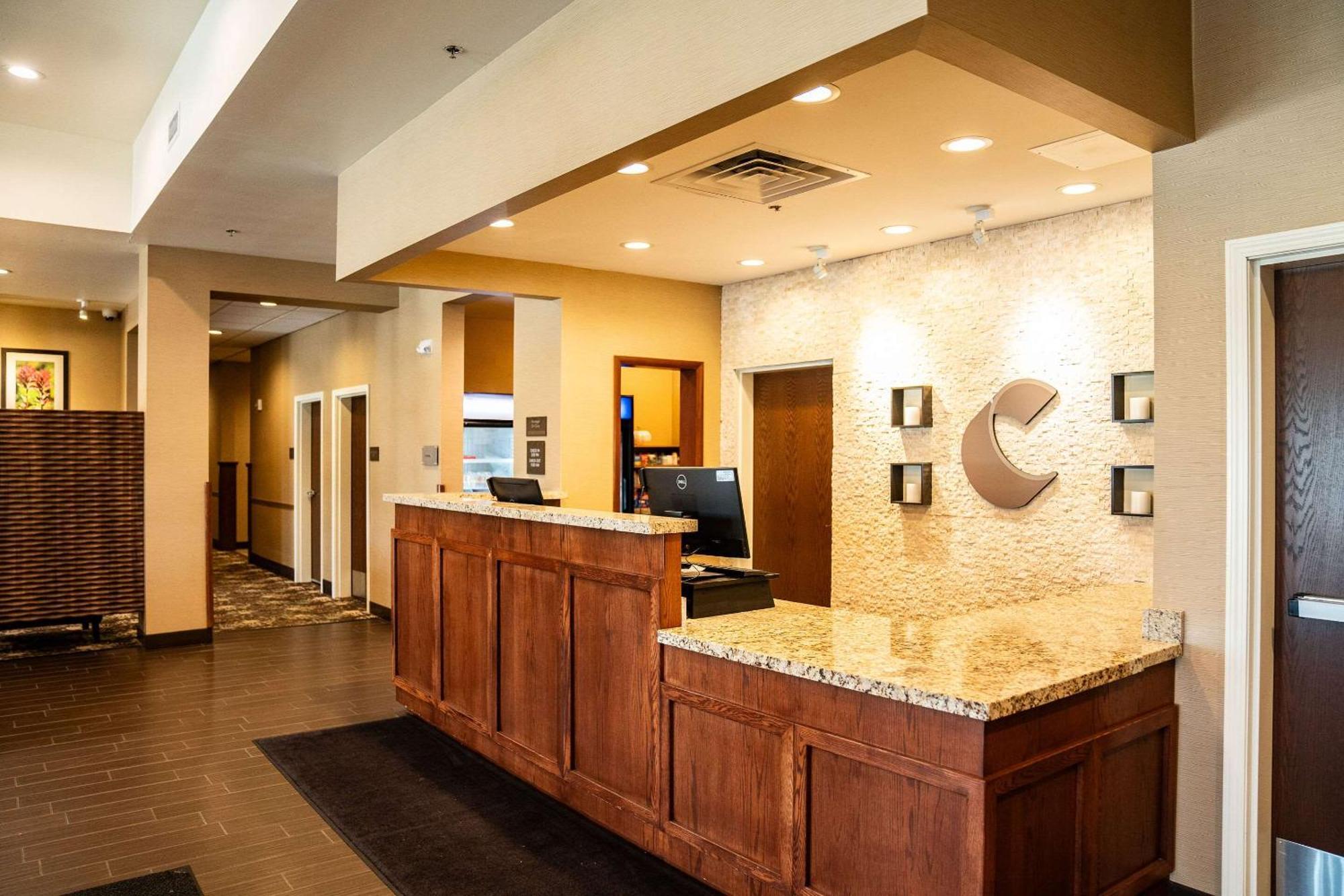 Comfort Suites University Brookings Εξωτερικό φωτογραφία