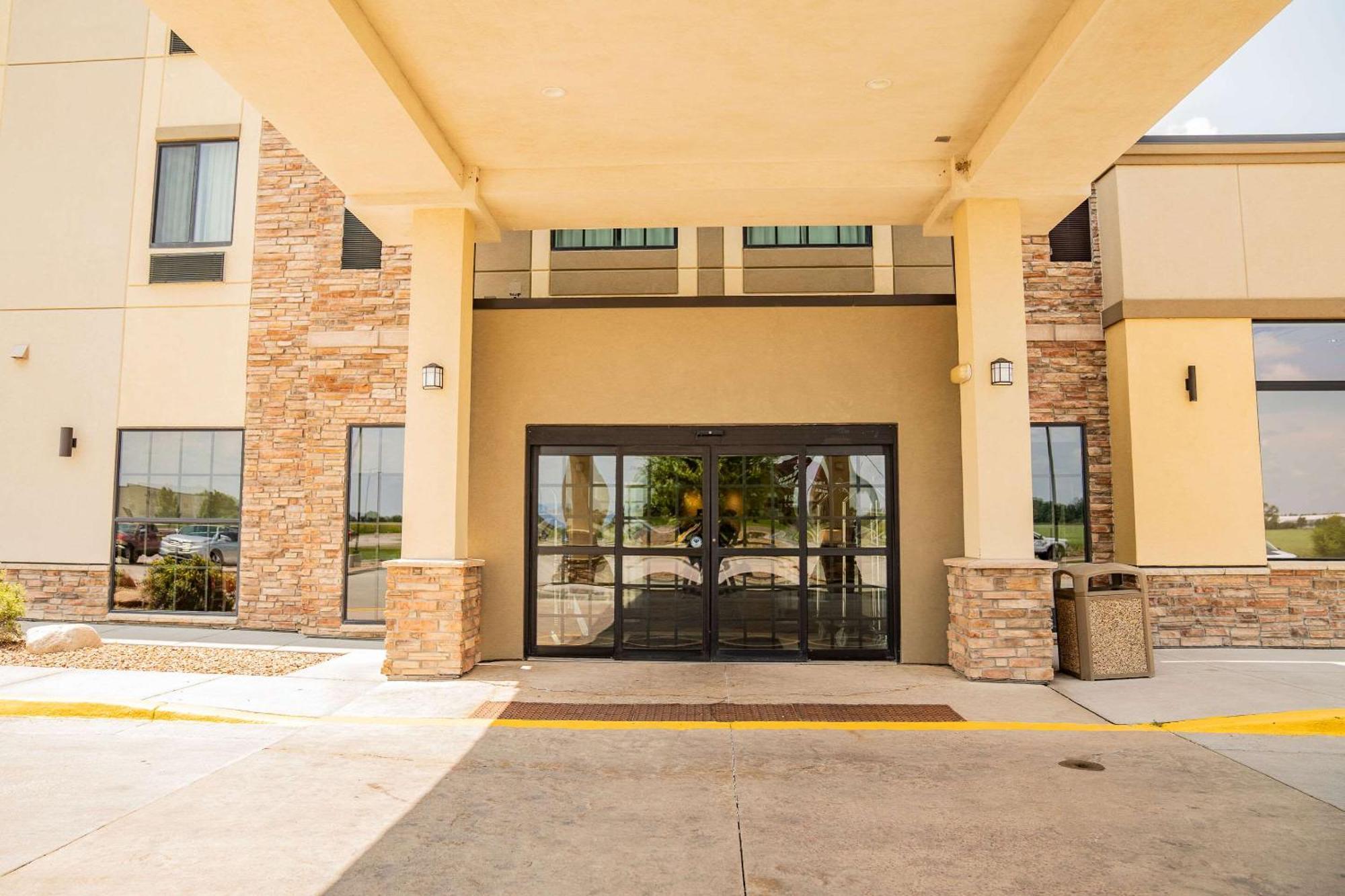 Comfort Suites University Brookings Εξωτερικό φωτογραφία